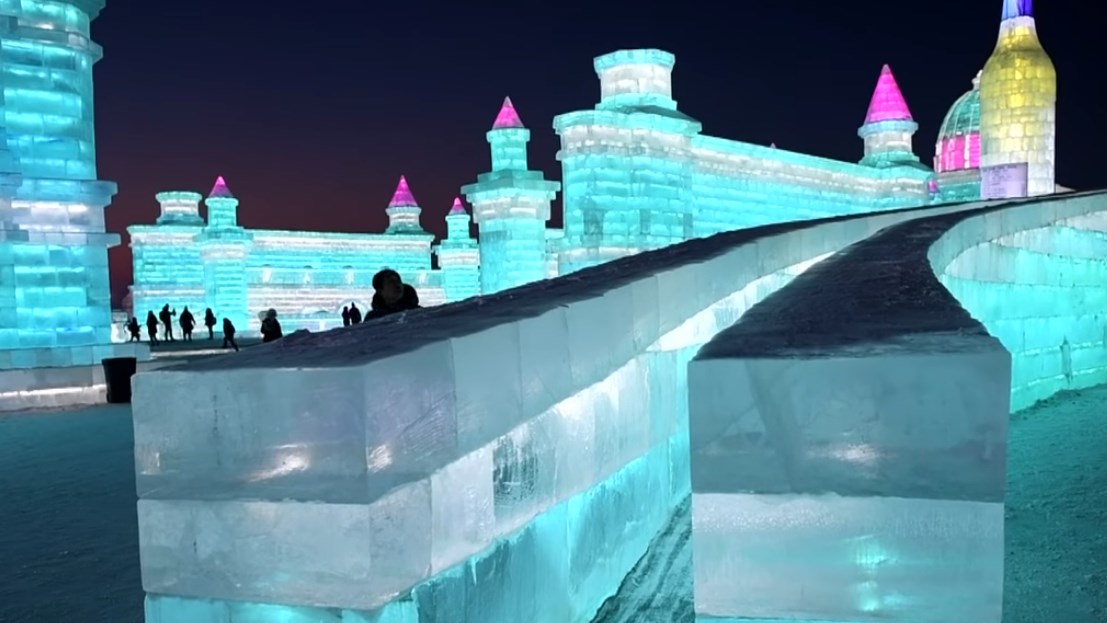 Εντυπωσιακές εικόνες από το φεστιβάλ γλυπτών πάγου στην Κίνα – ΒΙΝΤΕΟ