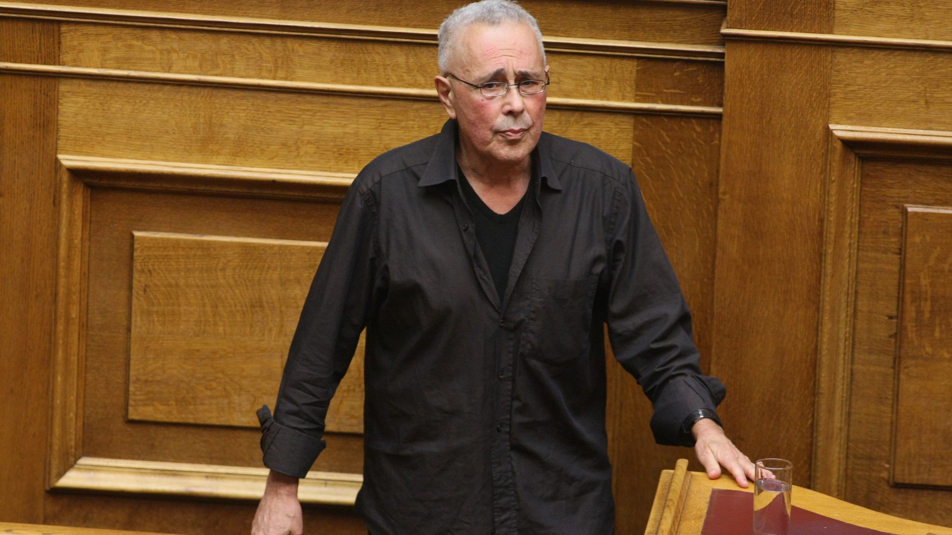 Επιμένει ο Ζουράρις: Να μην πηγαίνουν οι μαθητές στη Μύκονο αλλά στο Αγαθονήσι