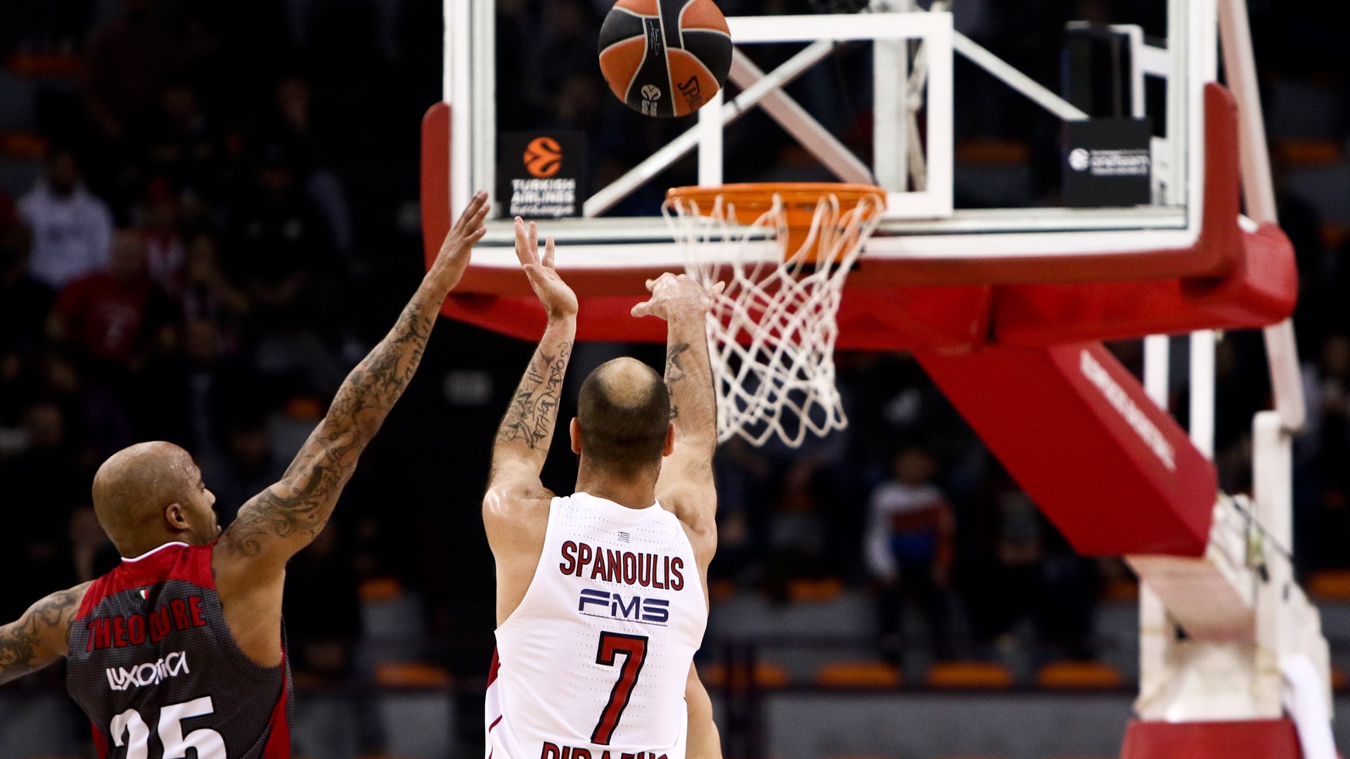 Ολυμπιακός – Αρμάνι 70-53 (30′)