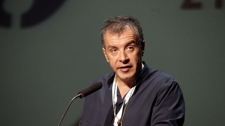 Το μήνυμα Θεοδωράκη για τα Θεοφάνεια: Να φωτίζουμε και να φωτιζόμαστε