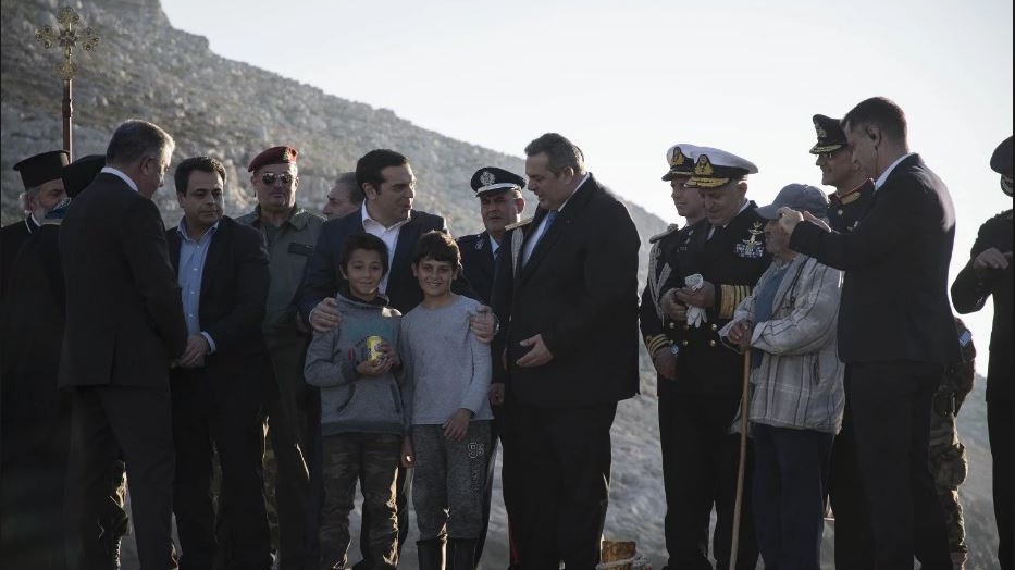 Μετά την Κάλυμνο στην Ψέριμο Τσίπρας – Καμμένος: Τους περίμεναν για να ρίξουν τον Σταυρό