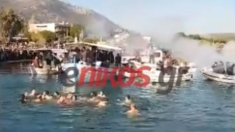 Ο αγιασμός των υδάτων στη Νέα Μάκρη – ΒΙΝΤΕΟ αναγνώστη