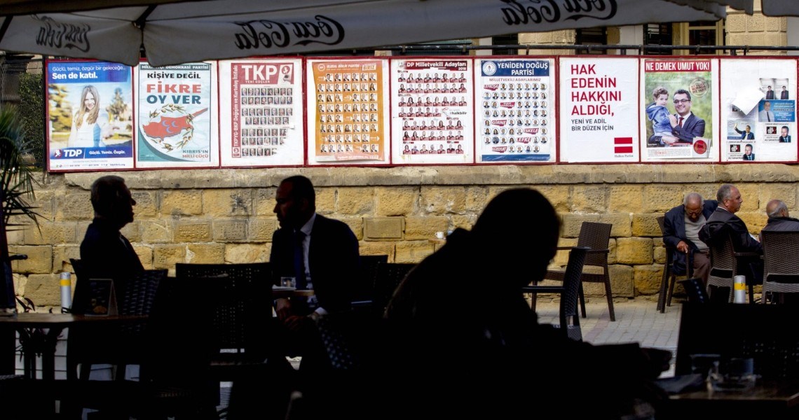 Guardian: Γιατί οι Τουρκοκύπριοι φοβούνται τον σφιχτό “εναγκαλισμό” της Άγκυρας