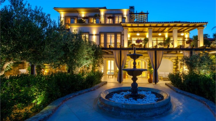 Δείτε την έπαυλη στην Ελλάδα, που πωλείται έναντι 10,5 εκατ. ευρώ – ΦΩΤΟ