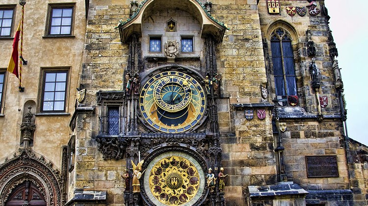 Το αστρονομικό ρολόι της Πράγας θα σταματήσει να χτυπά – Δείτε γιατί