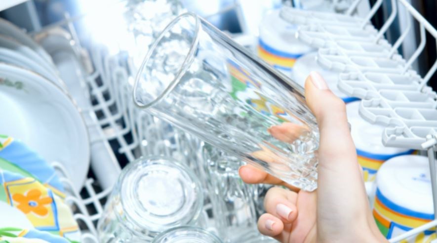 Αυτό είναι το μεγάλο λάθος που κάνετε με το πλυντήριο πιάτων