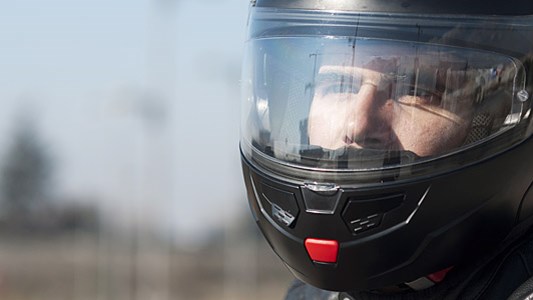 Προσοχή, αφορά τη ζωή σας: Πώς πρέπει να φροντίζετε το κράνος