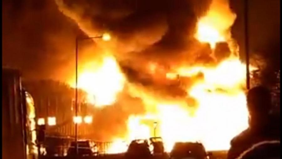 Συνεχίζει να μαίνεται η μεγάλη πυρκαγιά στο Λονδίνο – Νέες ΦΩΤΟ ΚΑΙ ΒΙΝΤΕΟ