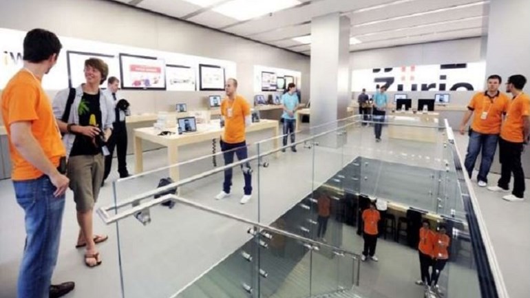 Επτά άτομα τραυματίστηκαν από έκρηξη ενός iPhone μέσα σε Apple Store
