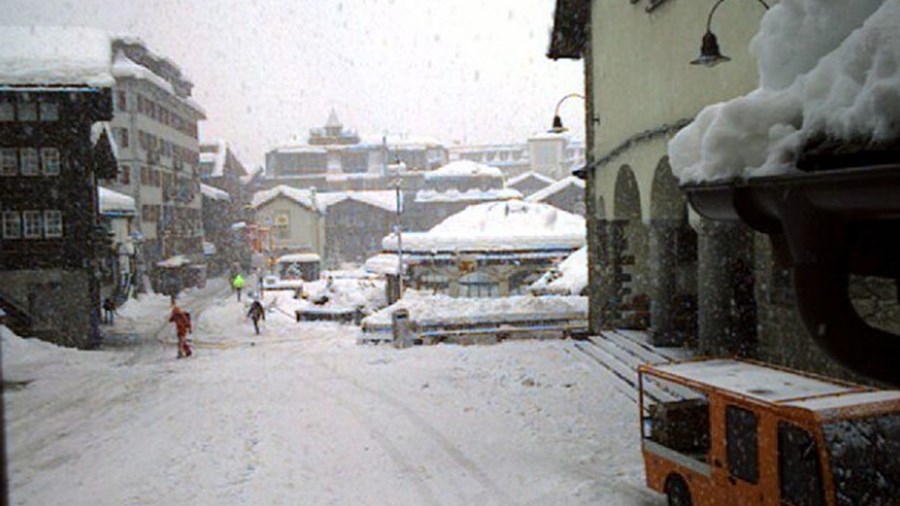 Γιατί αποκλείστηκαν 13.000 τουρίστες σε χιονοδρομικό κέντρο της Ελβετίας