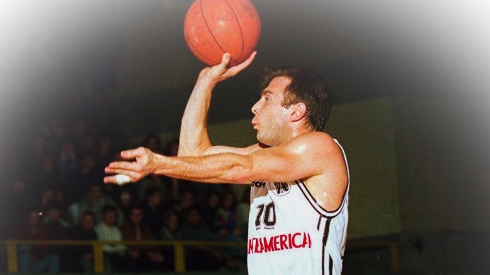 Ποια πασίγνωστη τραγουδίστρια έγινε ΠΑΟΚ λόγω Τζον Κόρφα – ΦΩΤΟ