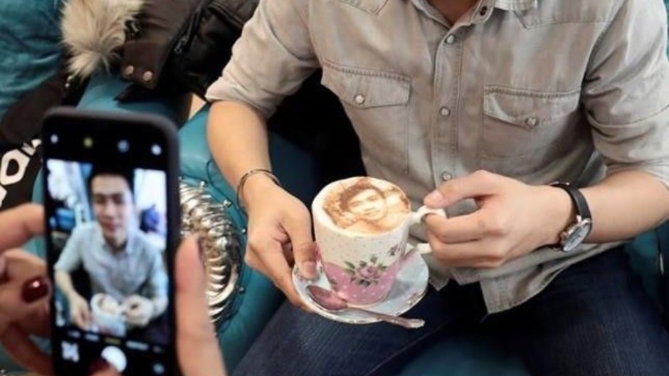 Selfieccino: Αυτή είναι η νέα μόδα στον καφέ – ΦΩΤΟ