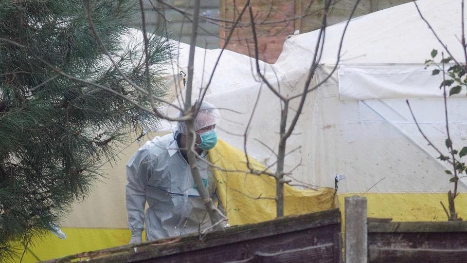 Ομολόγησε μετά από δέκα χρόνια ότι σκότωσε τον πατέρα της και τον έθαψε στον κήπο – ΦΩΤΟ