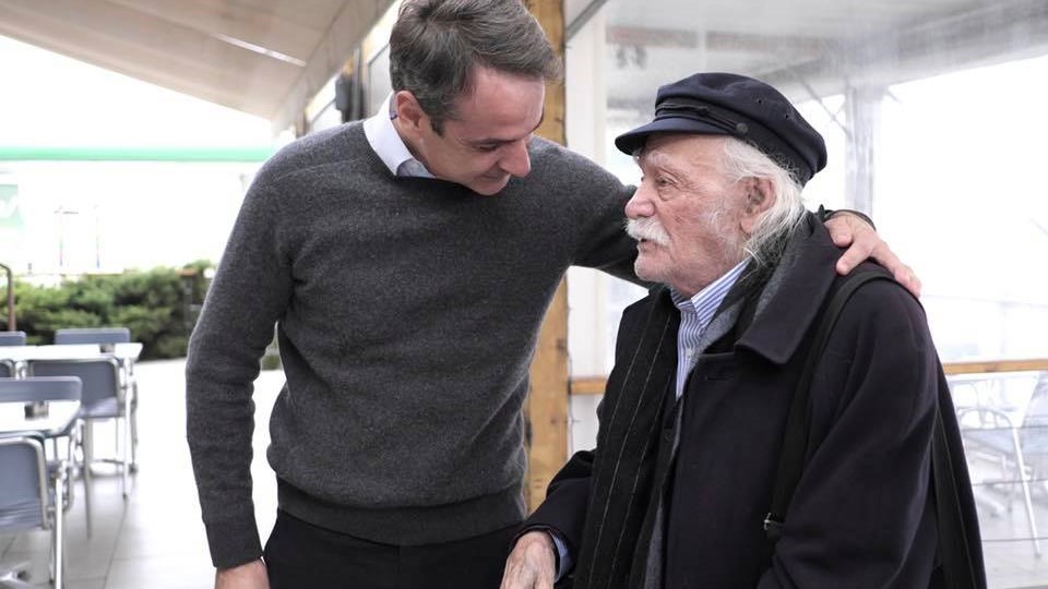 Η απρόσμενη συνάντηση Μητσοτάκη- Γλέζου στο δρόμο για την Κατερίνη- ΦΩΤΟ