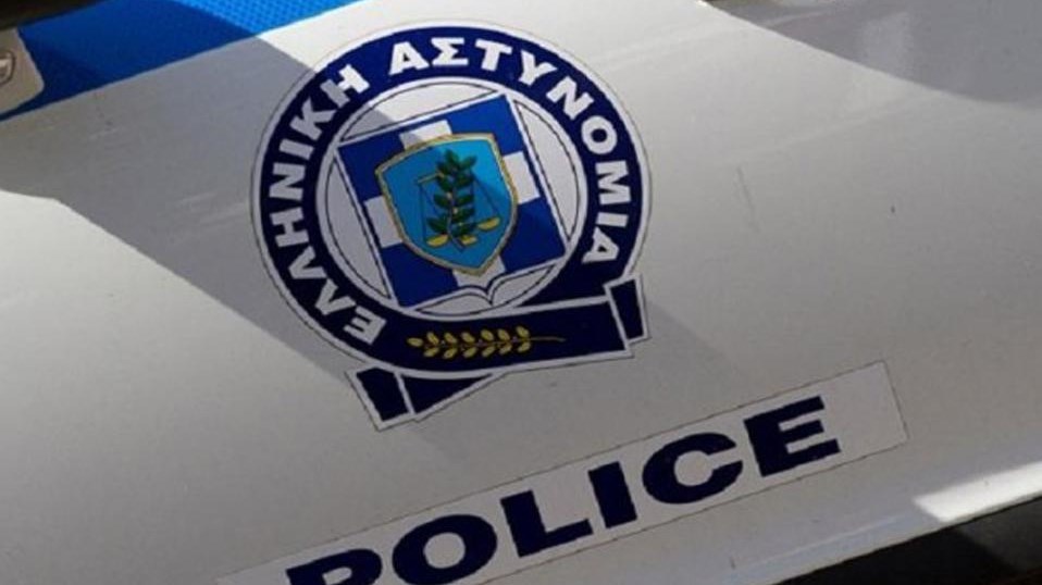 Αστυνομικός με πλαστές πινακίδες, στα γραφεία του ΣΥΡΙΖΑ στην Κουμουνδούρου