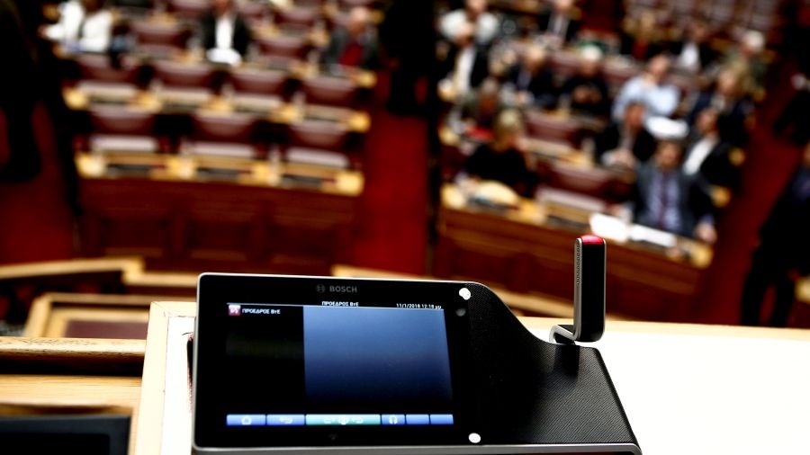 Τέλος η παραδοσιακή ψηφοφορία στη Βουλή – Οι πρώτες δοκιμές για το νέο ηλεκτρονικό σύστημα – ΦΩΤΟ