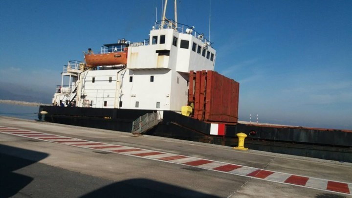 Κραυγή απόγνωσης από τον περιφερειάρχη Κρήτης να απομακρυνθεί το πλοίο με τα εκρηκτικά πριν τιναχθούν στον αέρα