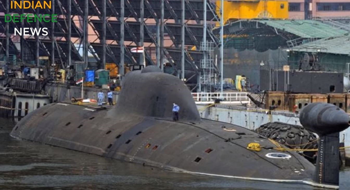 Γκάφα ολκής- Πυρηνικό υποβρύχιο καταδύθηκε με τις μπουκαπόρτες… ανοιχτές- ΒΙΝΤΕΟ