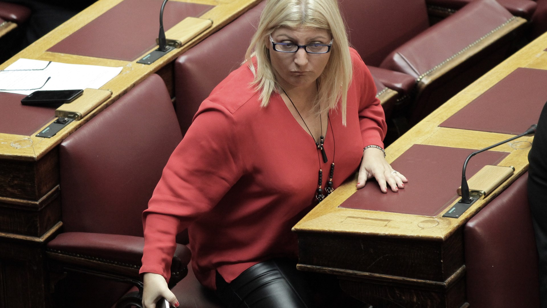 Άναψε φωτιές η δημοσιοποίηση της επιστολής βουλευτή του ΣΥΡΙΖΑ για τα επιδόματα – Τι απαντά η ίδια