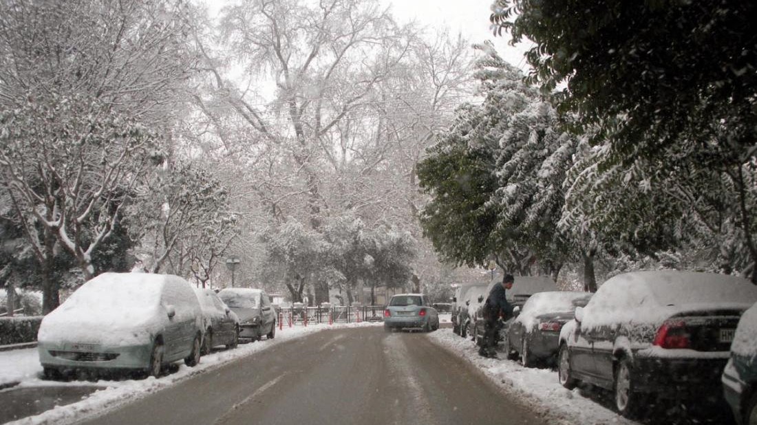 Ο «Θησέας» έφερε χιόνια και καταιγίδες – Η πρόγνωση του Τάσου Αρνιακού για τις επόμενες ώρες – ΒΙΝΤΕΟ