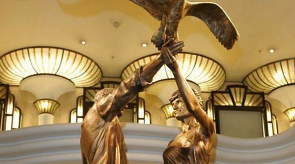 Γιατί το Harrods ξηλώνει το άγαλμα της πριγκίπισσας Νταϊάνα