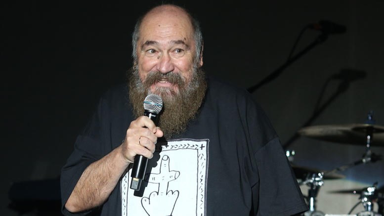 Το αντίο της ΑΕΚ στον Τζίμη Πανούση: “Σε θυμόμαστε στα… κάγκελα του Ν. Γκούμας”