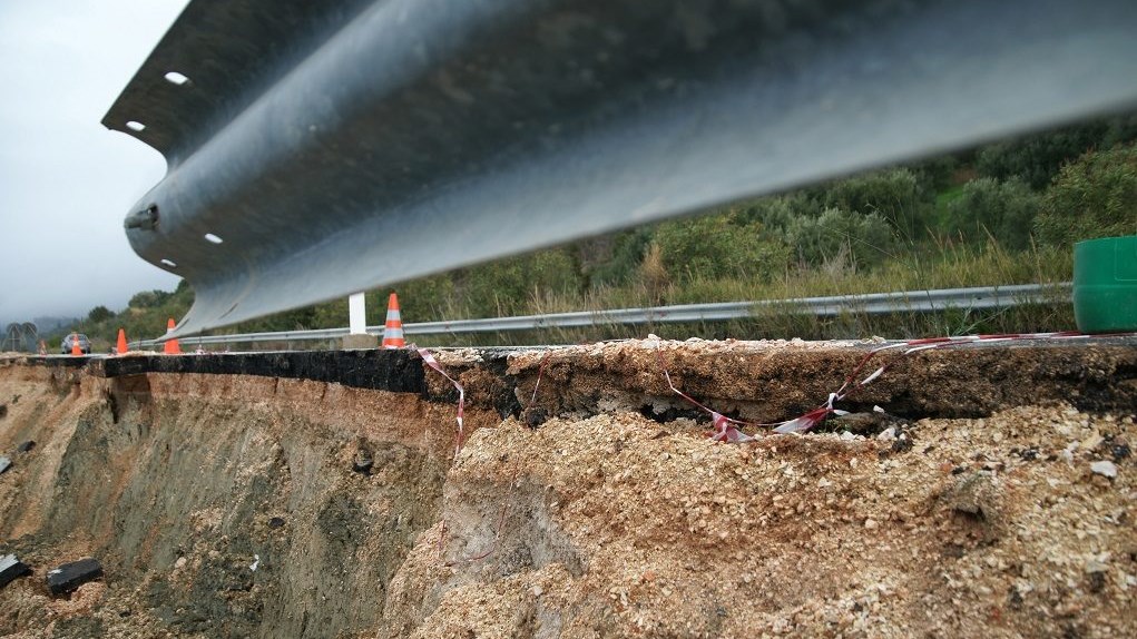 Προβλήματα στο οδικό δίκτυο της Μαγνησίας από την κακοκαιρία