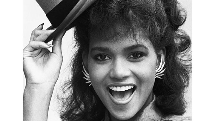 Την αναγνωρίζετε; Είναι γοητευτική ηθοποιός του Χόλιγουντ – ΦΩΤΟ