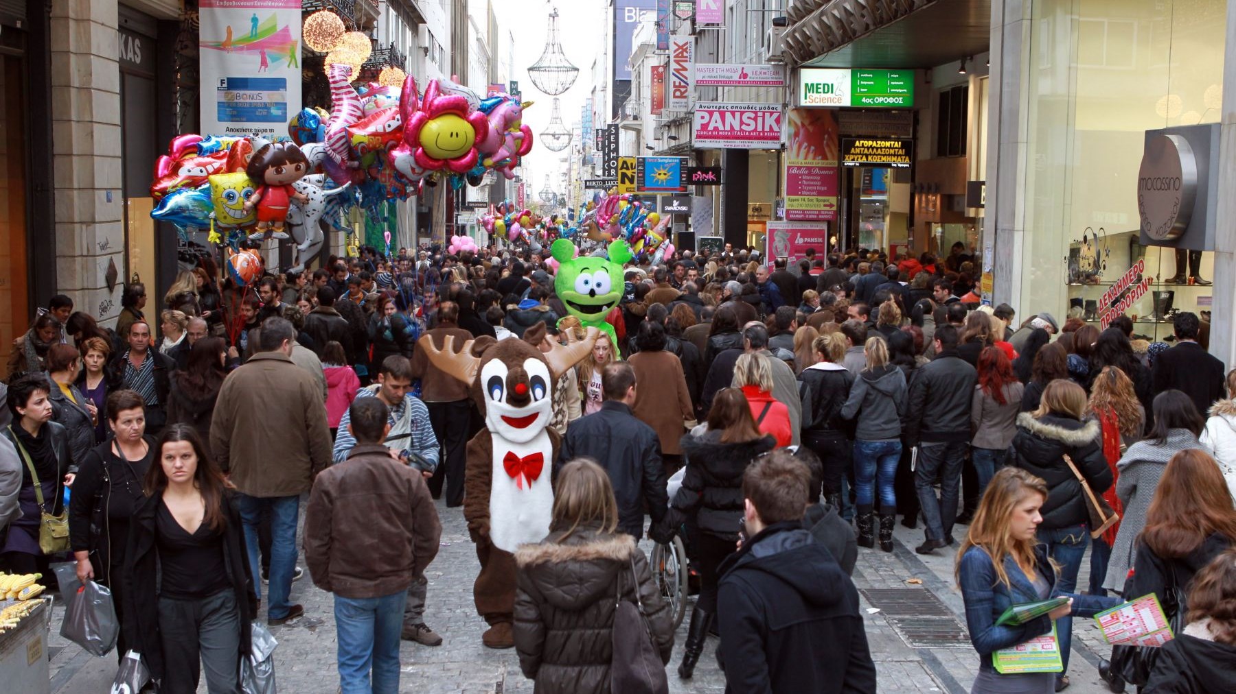 Ανοικτά τα καταστήματα σήμερα Κυριακή με χειμερινές εκπτώσεις