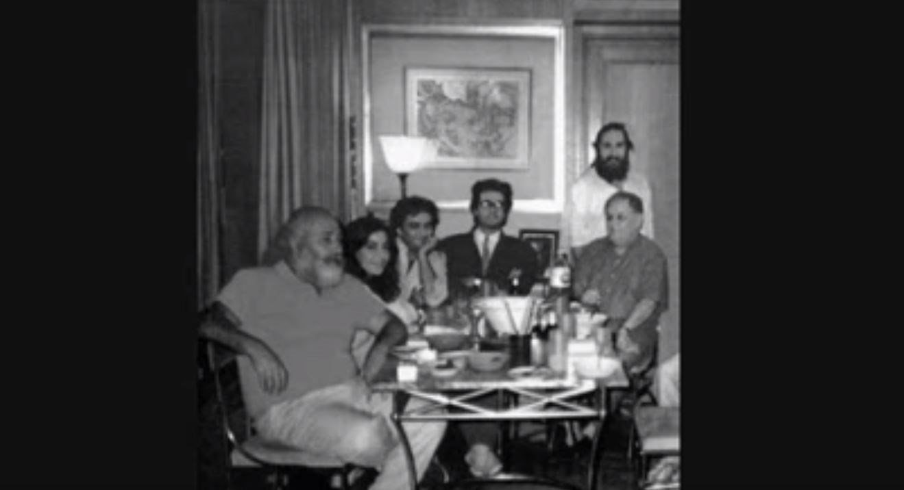 Όταν ο Μάνος Χατζιδάκις φιλοξενήθηκε στην εκπομπή του Τζίμη Πανούση – ΒΙΝΤΕΟ