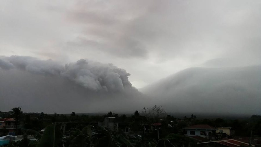 «Βρυχάται» το ηφαίστειο Μαγιόν – Επικίνδυνη έκρηξη σε λίγες μέρες βλέπουν οι επιστήμονες – ΒΙΝΤΕΟ