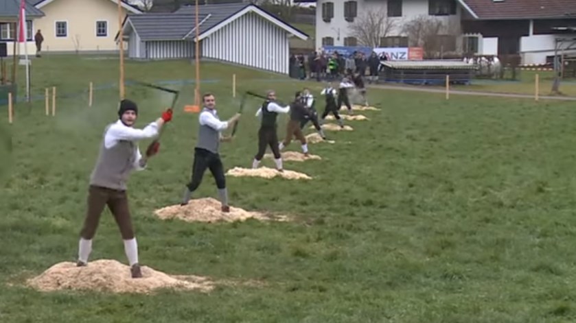 “Ξορκίζουν” τον χειμώνα με… μαστίγια! – ΒΙΝΤΕΟ