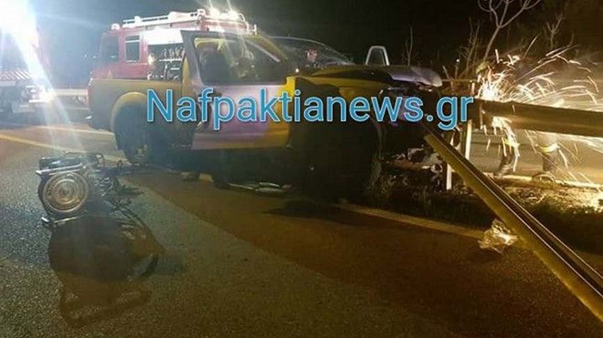 Σοκαριστικές εικόνες από τροχαίο στην Ναύπακτο- Η μπάρα διαπέρασε το αγροτικό- ΦΩΤΟ