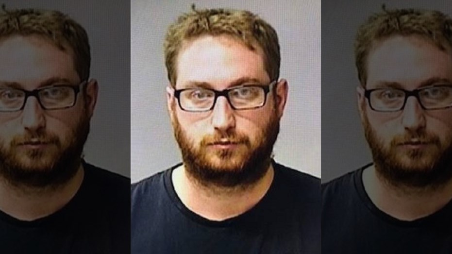 Σκότωσε τη μητέρα του επειδή του χάλασε τα ακουστικά για τα βιντεοπαιχνίδια – ΦΩΤΟ