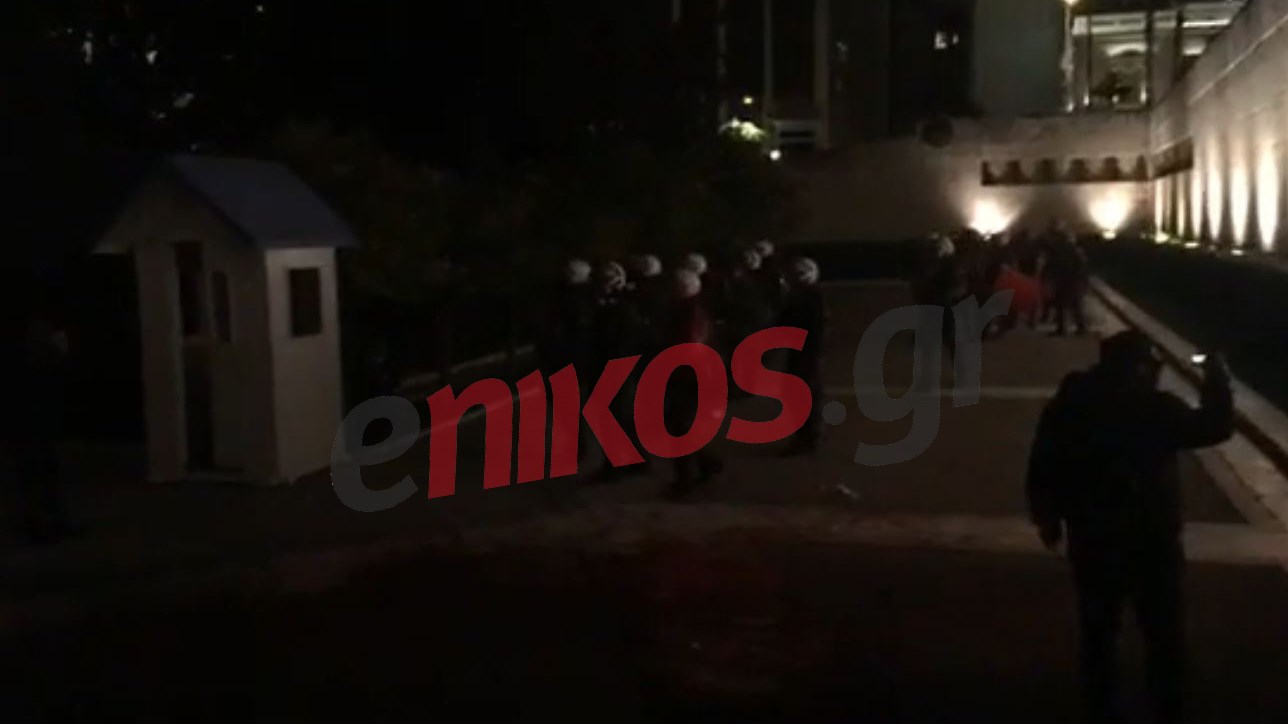 LIVE εικόνα από τη συγκέντρωση στο Σύνταγμα για το πολυνομοσχέδιο