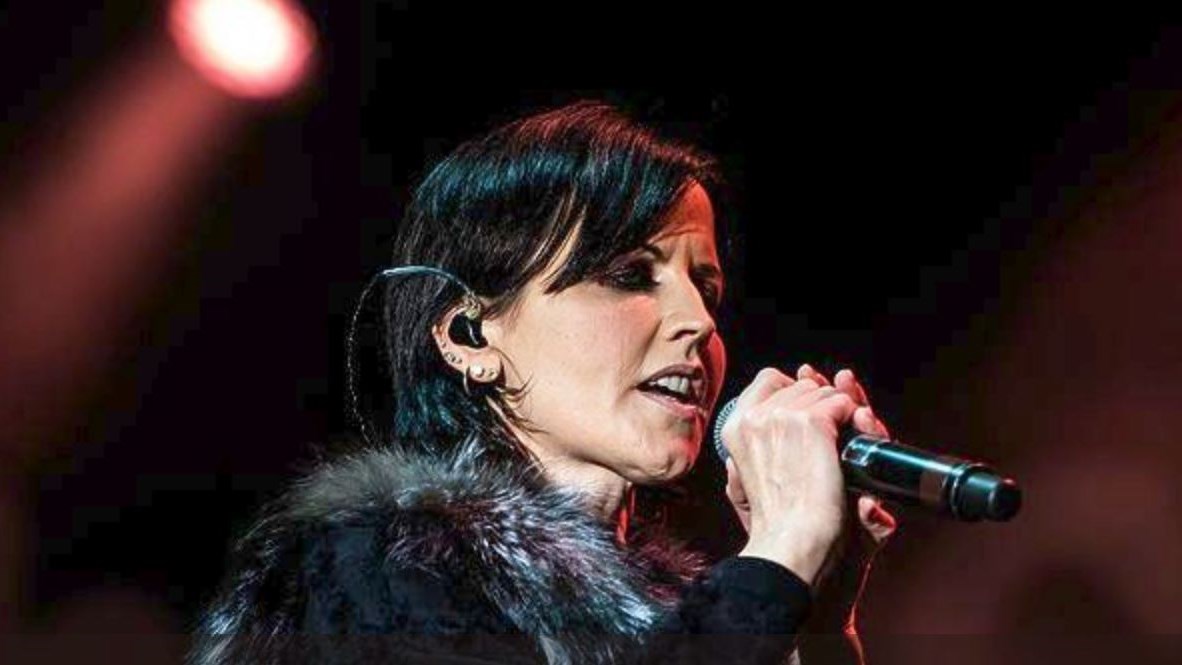 Σοκ – Πέθανε η τραγουδίστρια των Cranberries – Η Ντολόρες Ο’Ριόρνταν ήταν μόλις 46 ετών