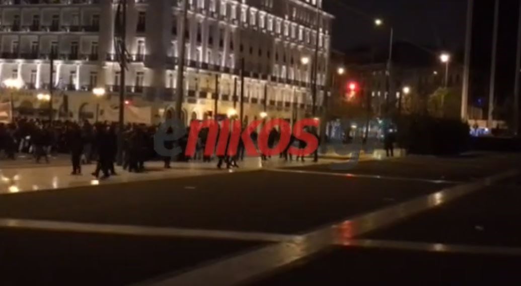 Νέο ΒΙΝΤΕΟ από την ένταση στο Σύνταγμα