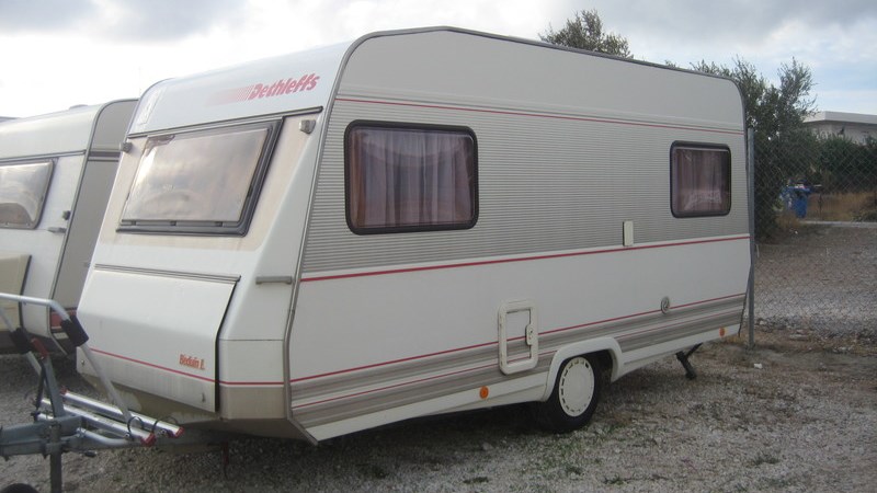 Πήγε να αγοράσει τροχόσπιτο μέσω διαδικτύου και τον… “δάγκωσαν”