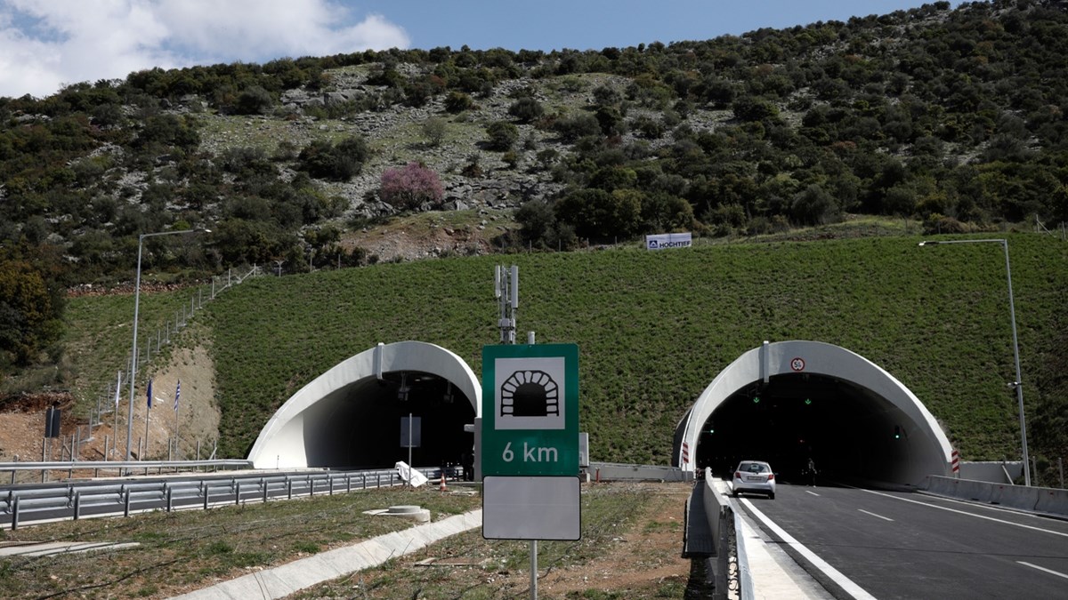 Κλείνουν το βράδυ οι σήραγγες των Τεμπών – Τι πρέπει να γνωρίζουν οι οδηγοί