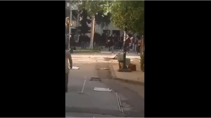 Βίντεο- ντοκουμέντο από τα επεισόδια στην Ευελπίδων, που προκάλεσαν την έντονη αντίδραση του Δικηγορικού Συλλόγου Αθηνών