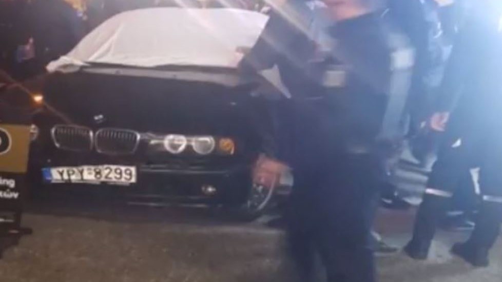 Οι πρώτες εικόνες από το αυτοκίνητο του Βασίλη Στεφανάκου – ΦΩΤΟ – ΤΩΡΑ