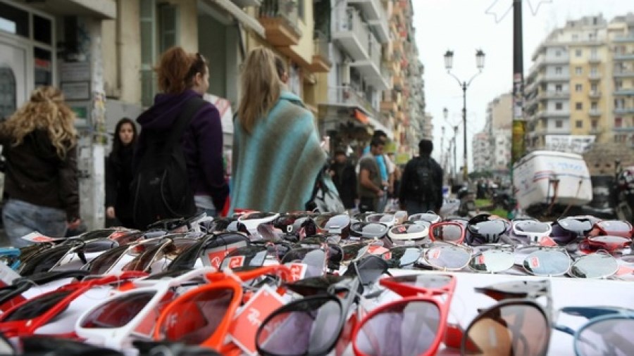 Κραυγή αγωνίας από τους επαγγελματίες της Θεσσαλονίκης για την έξαρση του παρεμπορίου