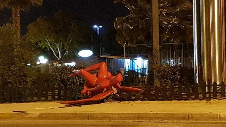 Οι άνεμοι «γκρέμισαν» τον «Κόκκινο Αγγελο» του Παλαιού Φαλήρου;