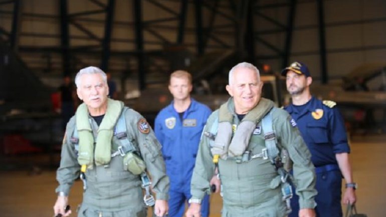 Πτήση των αρχηγών ΓΕΕΘΑ και ΓΕΑ πάνω από το Αιγαίο με μαχητικά