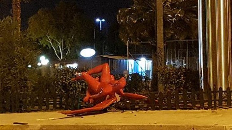 Δήμαρχος Παλαιού Φαλήρου στον Realfm 97,8: Το γλυπτό δεν έπεσε από τους ανέμους, το έριξαν – Έχω ενδείξεις ότι ήταν Χρυσαυγίτες