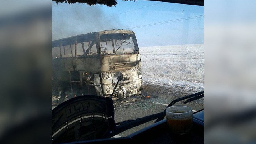 52 άνθρωποι κάηκαν ζωντανοί, εγκλωβισμένοι σε φλεγόμενο λεωφορείο στο Καζακστάν- ΦΩΤΟ- ΒΙΝΤΕΟ