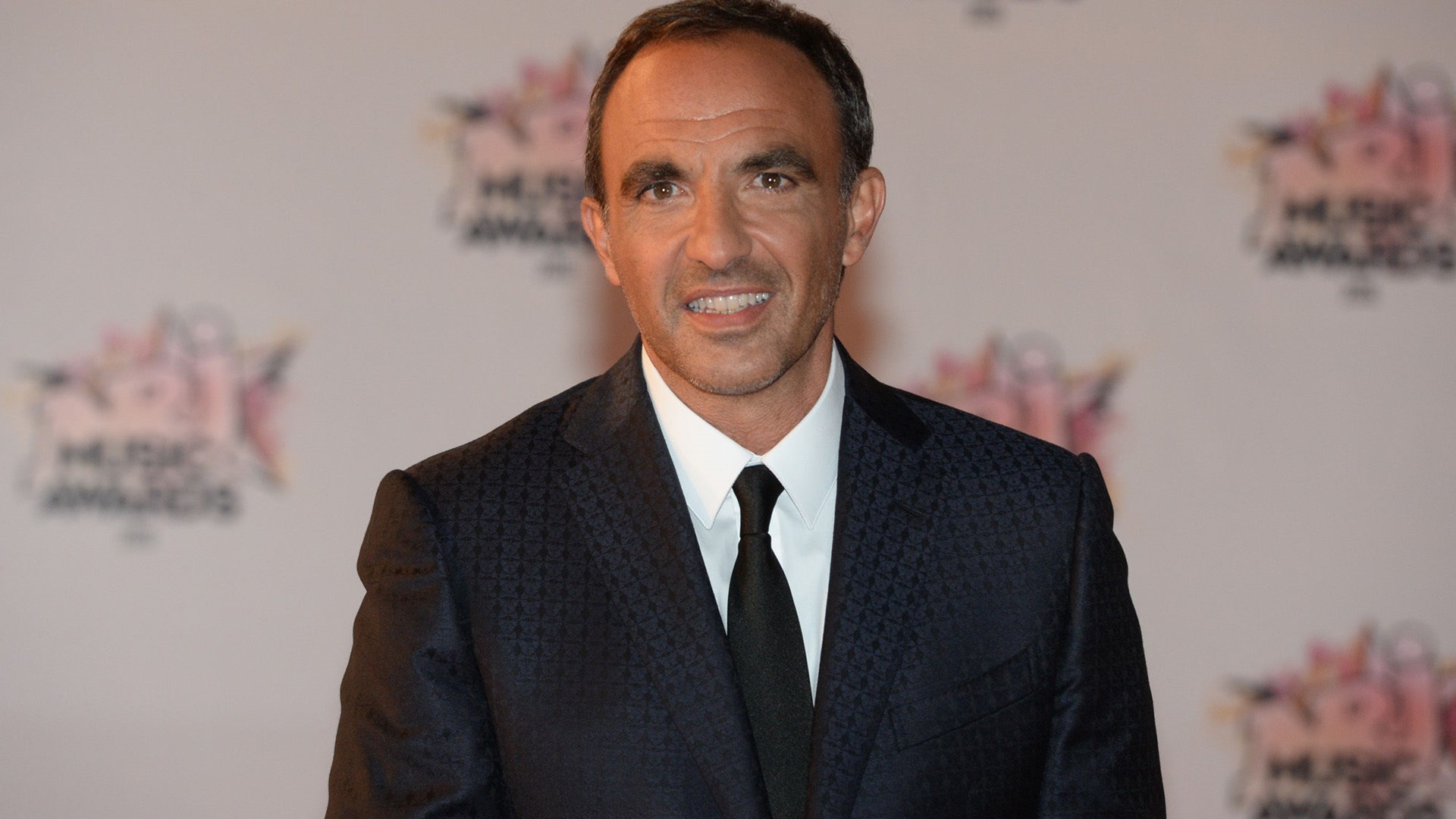 Δείτε το απρόοπτο του Νίκου Αλιάγα λίγο πριν βγει στον «αέρα»- ΒΙΝΤΕΟ