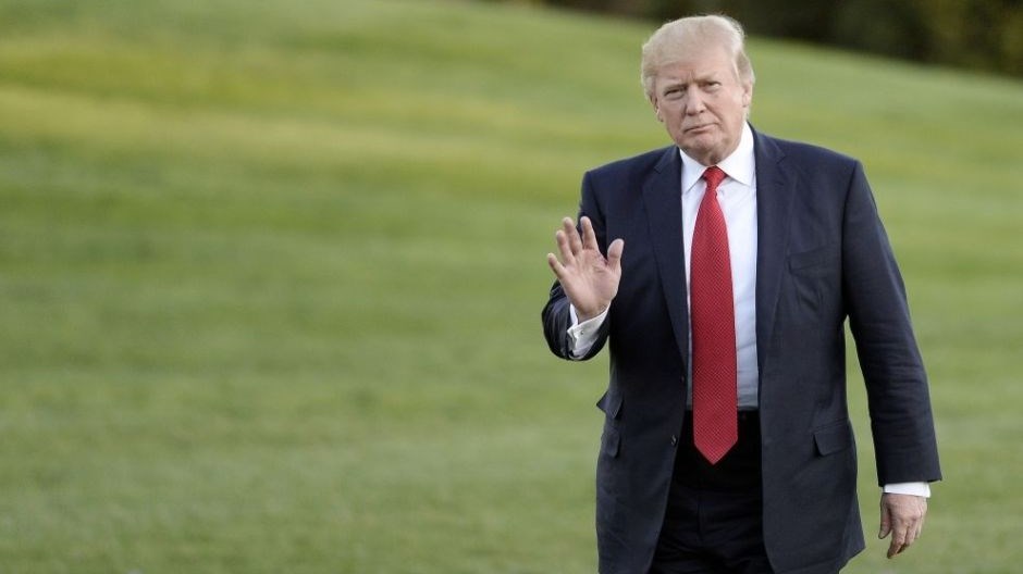 Εδώ γελάμε: Ο Ντόναλντ Τραμπ απένειμε «βραβεία»… fake news