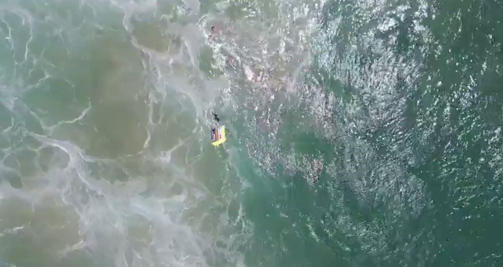 Παγκόσμια πρωτιά: Μη επανδρωμένο αεροσκάφος έσωσε δύο κολυμβητές- BINTEO