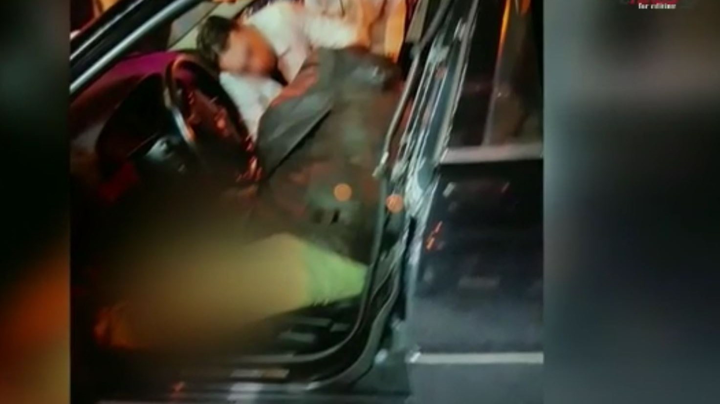 ΝΤΟΚΟΥΜΕΝΤΟ – Το πτώμα του Βασίλη Στεφανάκου στο θωρακισμένο αυτοκίνητό του – ΒΙΝΤΕΟ